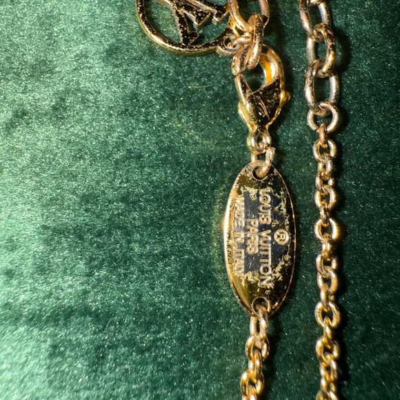 LOUIS VUITTON Essential V Necklace Gold Plated Size 18” Adjustable Full Inclu. - Picture 6 of 8